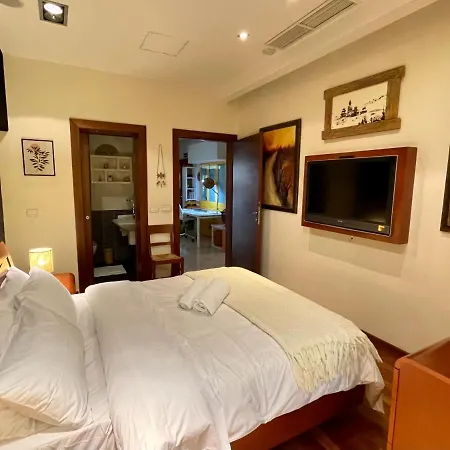 Collection - Merchant Str With Large Yard *