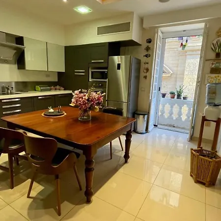 Collection - Merchant Str With Large Yard * Valletta