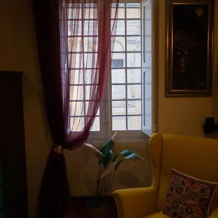 Collection - Merchant Str With Large Yard *