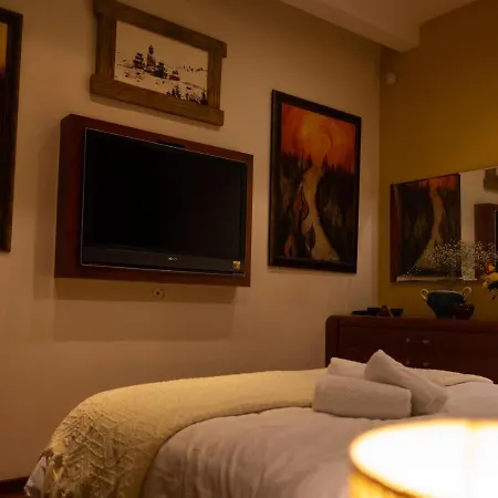 Collection - Merchant Str With Large Yard *