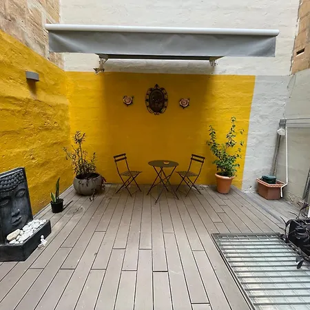 Collection - Merchant Str With Large Yard Apartment *