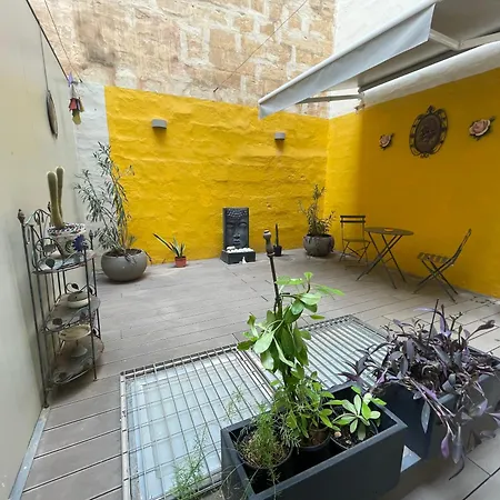 Collection - Merchant Str With Large Yard * Valletta