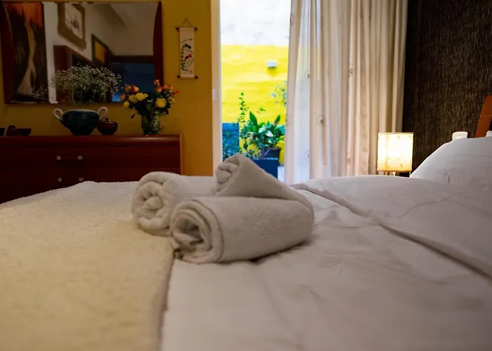 Collection - Merchant Str With Large Yard *