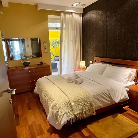 Appartamento Collection - Merchant Str With Large Yard *