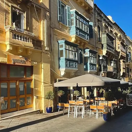 Collection - Merchant Str With Large Yard