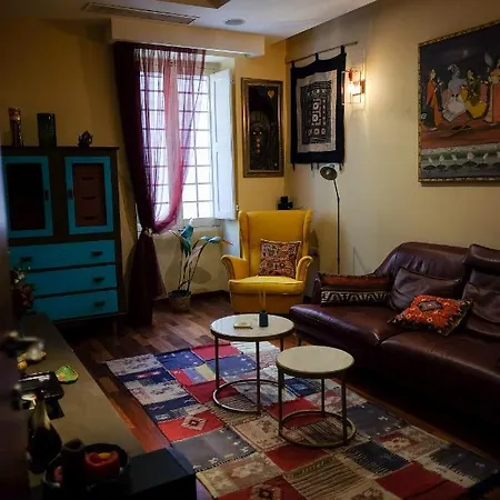 Collection - Merchant Str With Large Yard La Valette