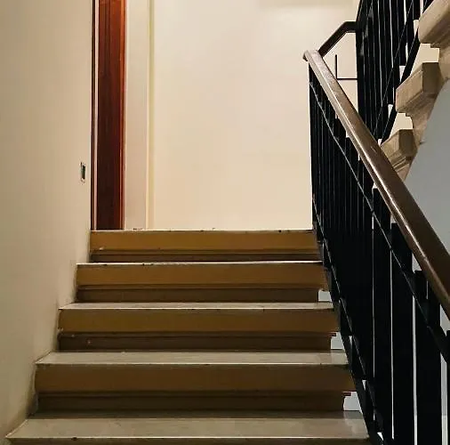 Collection - Merchant Str With Large Yard