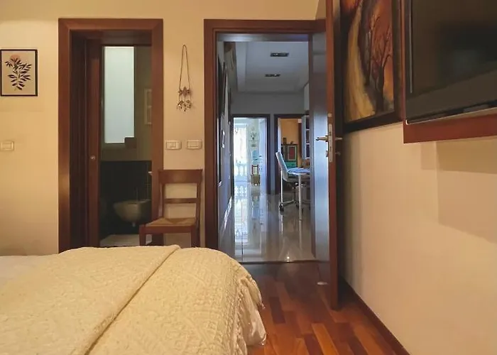 Collection - Merchant Str With Large Yard * Valletta