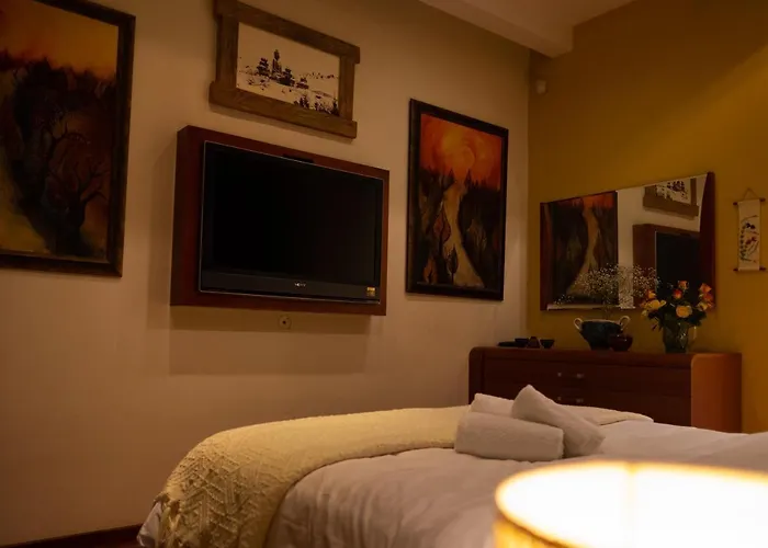 Collection - Merchant Str With Large Yard *