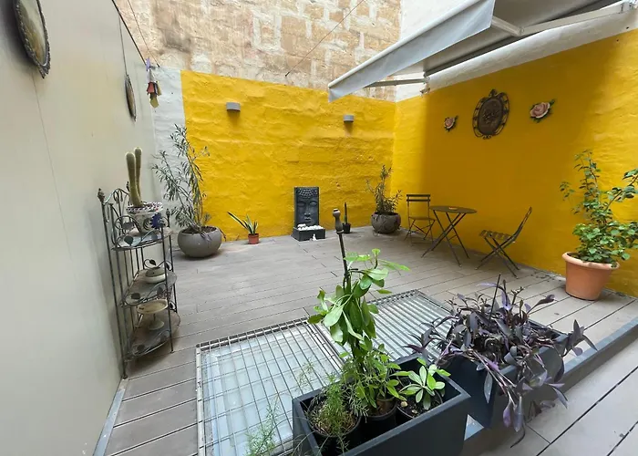 Collection - Merchant Str With Large Yard * Valletta